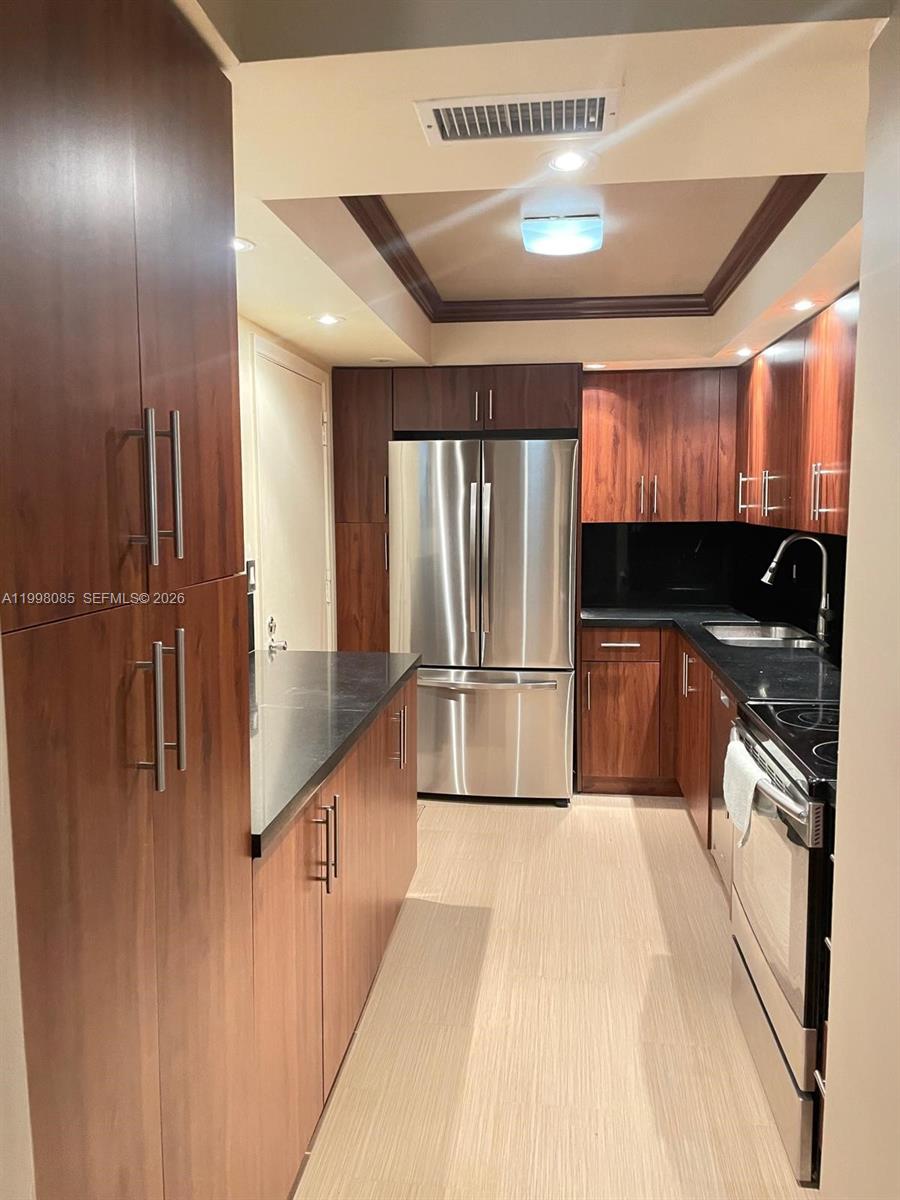 1750 JAMES APARTMENTS CON - Residential Lease