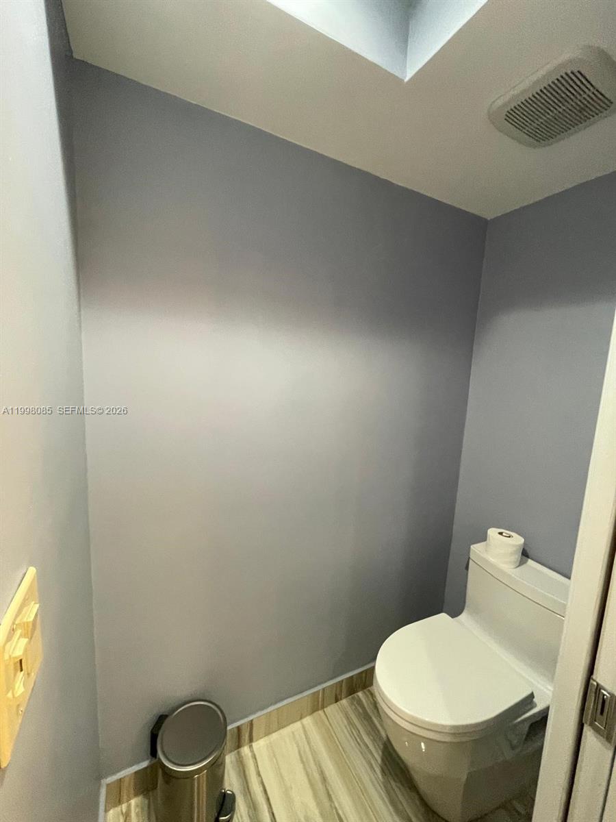 1750 JAMES APARTMENTS CON - Residential Lease