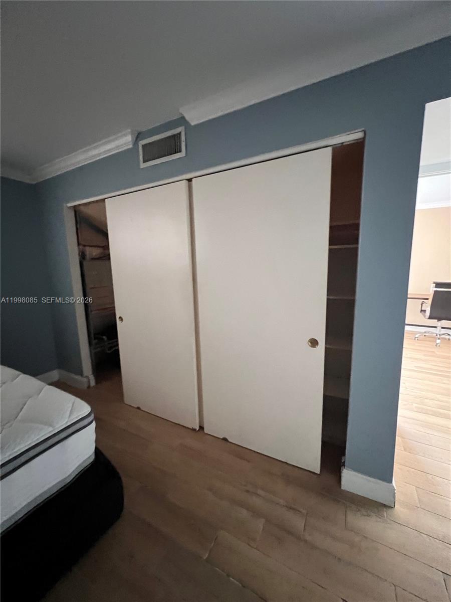 1750 JAMES APARTMENTS CON - Residential Lease