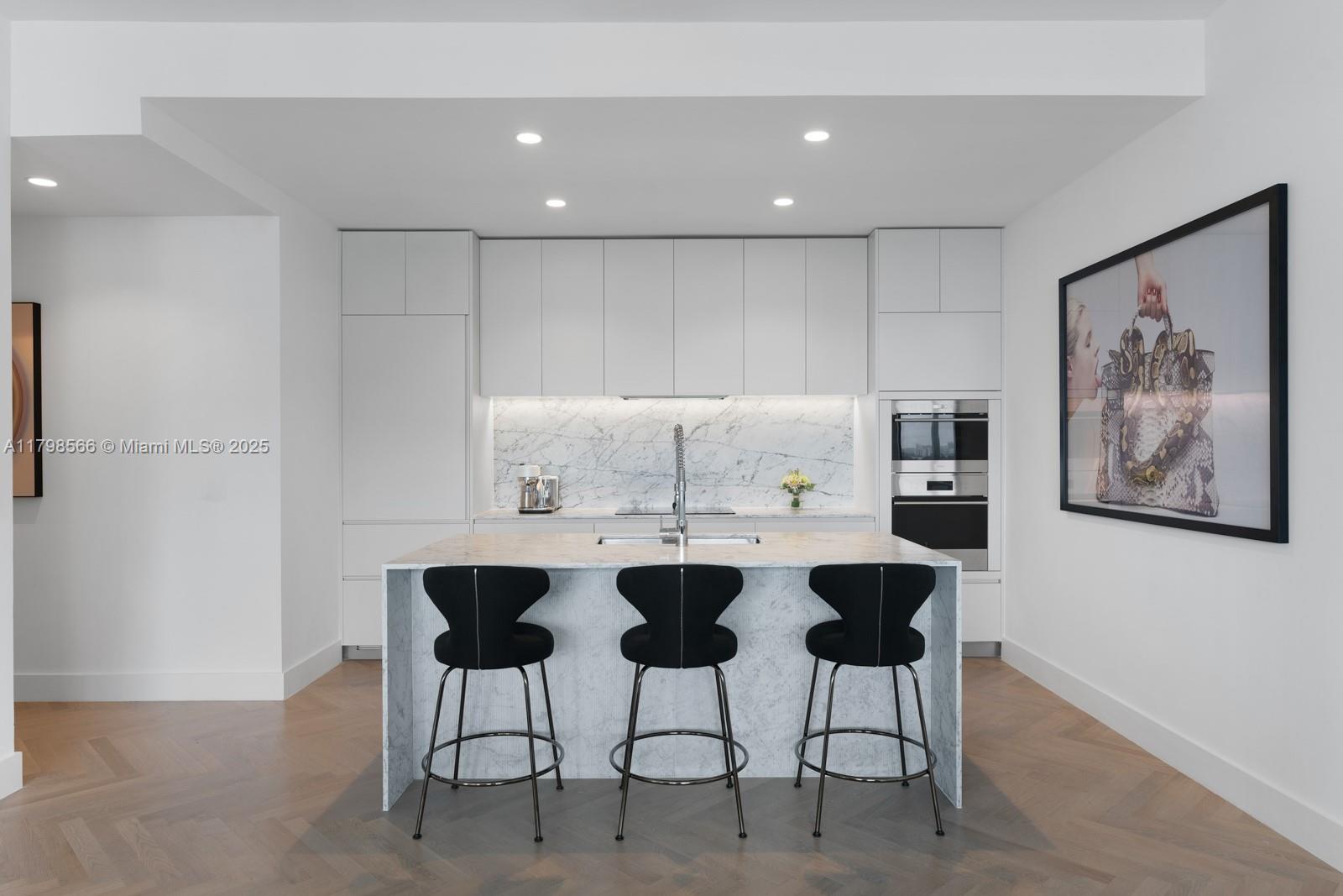 5775 Collins Ave 1005