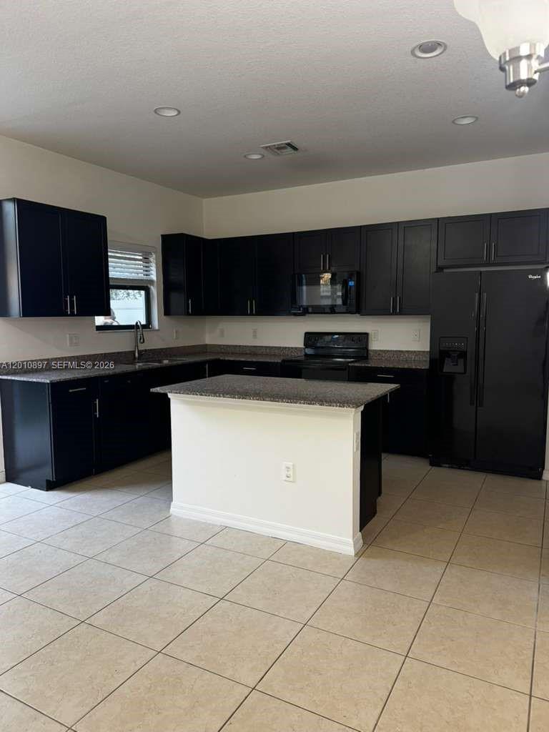 CHAMPION LAKES - Residential