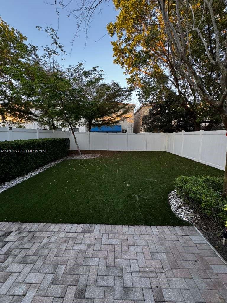 CHAMPION LAKES - Residential
