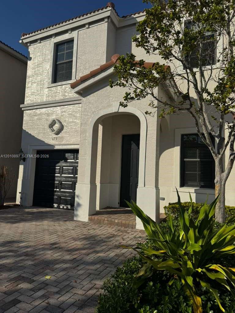CHAMPION LAKES - Residential