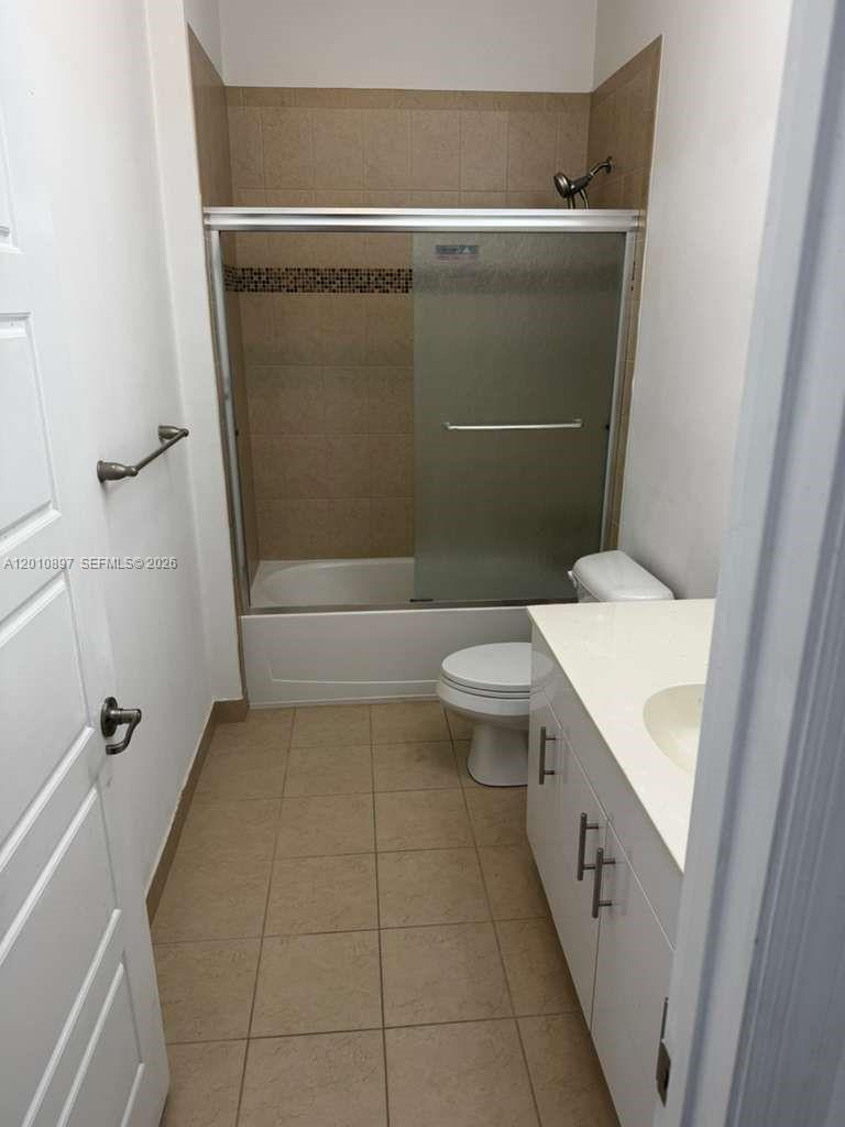 CHAMPION LAKES - Residential