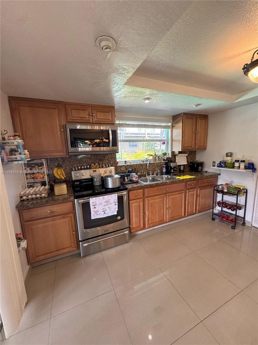 490 W 53rd St