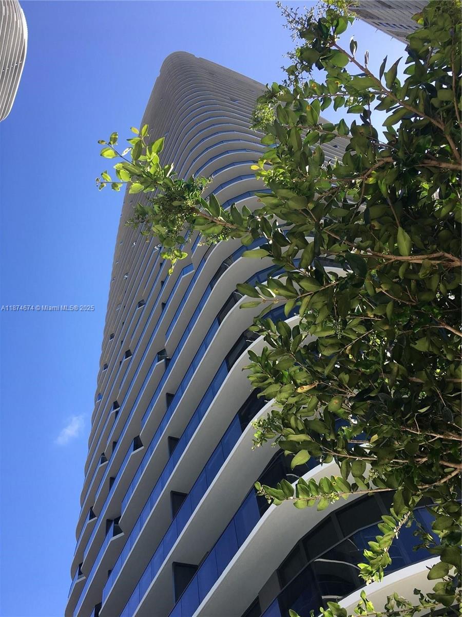 55 SW 9th Street 3905
