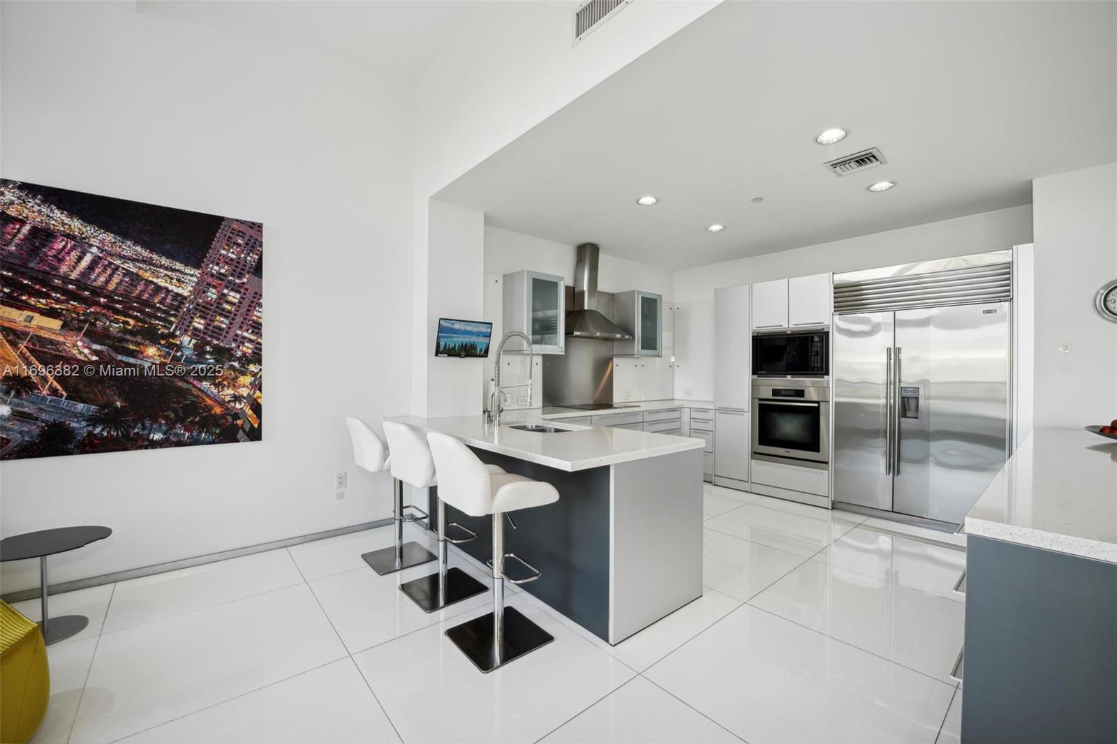 CHATHAM AT AQUA CONDO - Residential