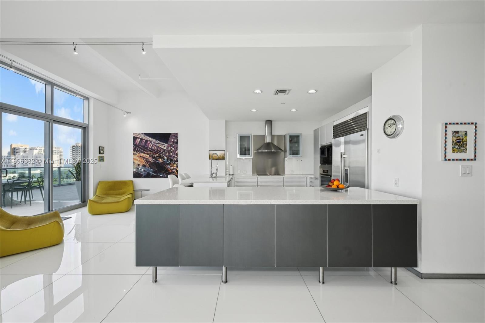 CHATHAM AT AQUA CONDO - Residential