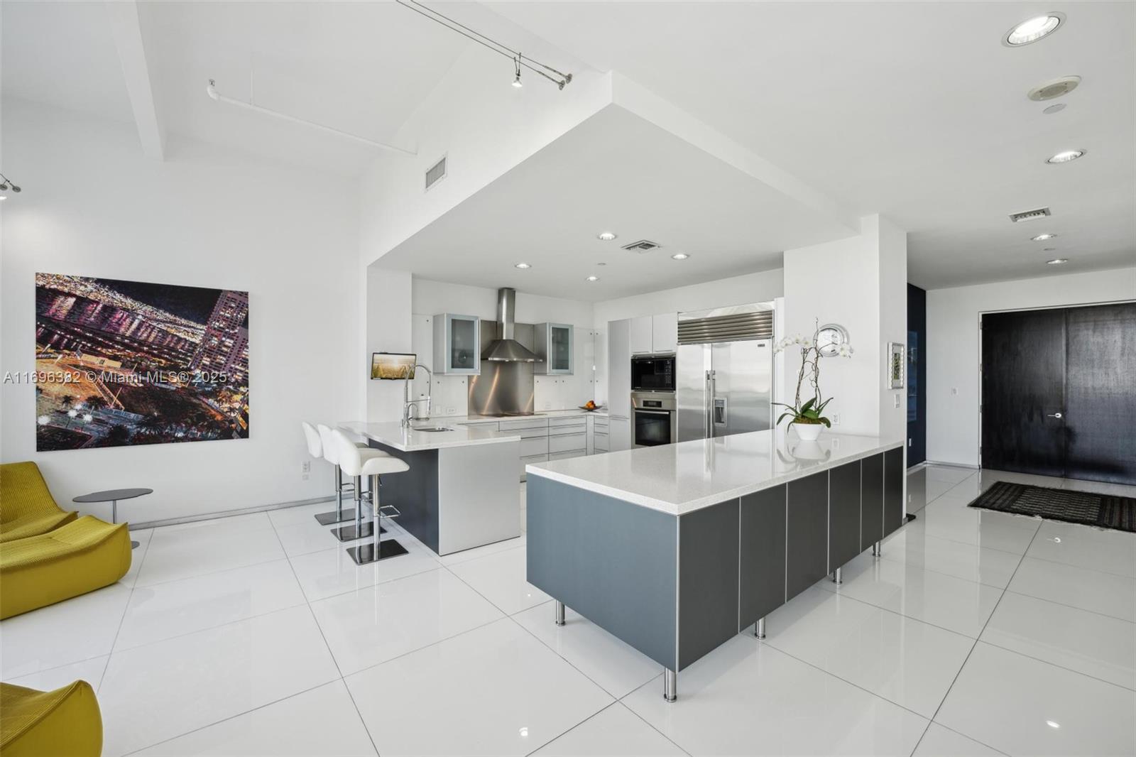CHATHAM AT AQUA CONDO - Residential