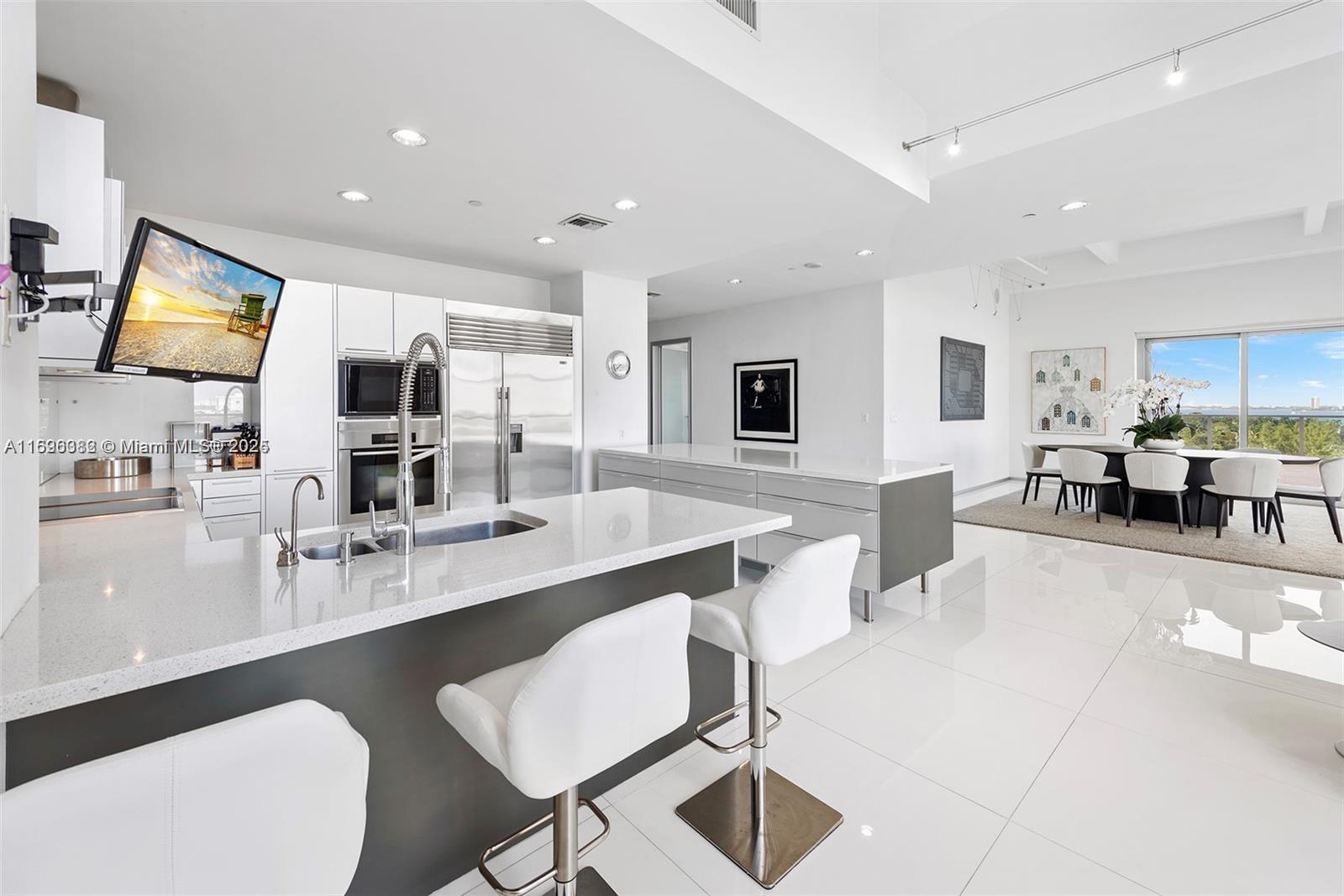 CHATHAM AT AQUA CONDO - Residential