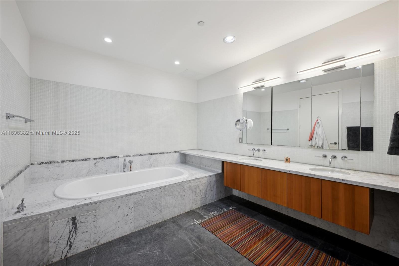 CHATHAM AT AQUA CONDO - Residential