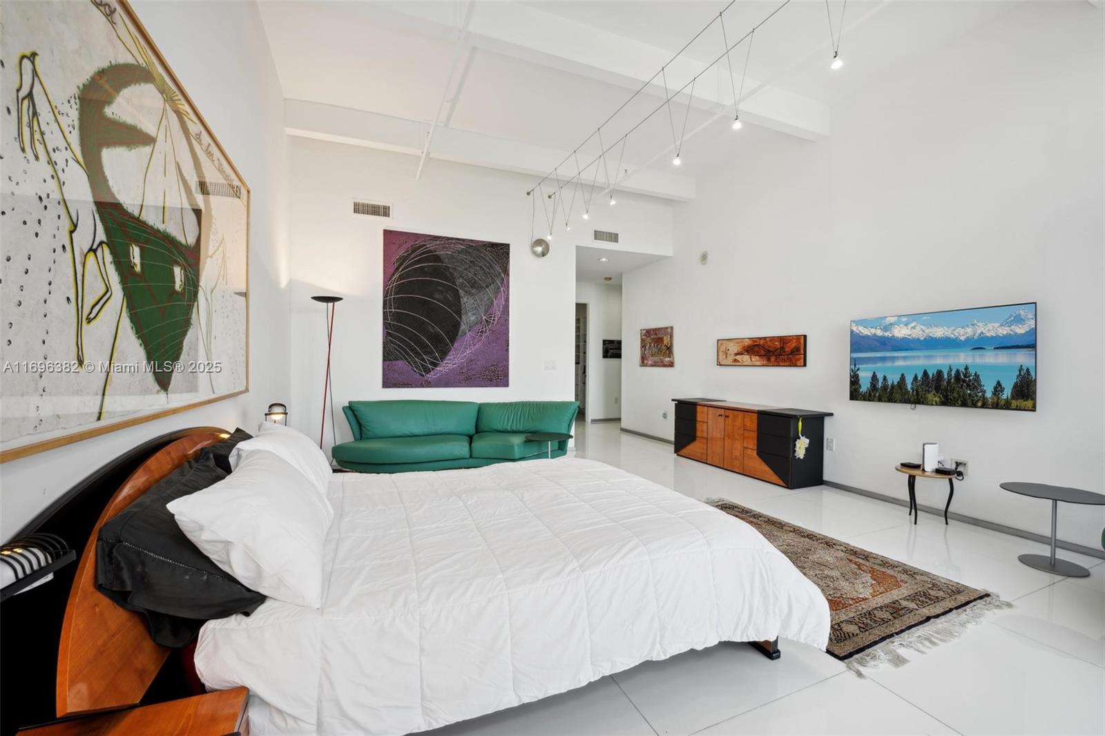 CHATHAM AT AQUA CONDO - Residential