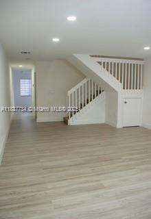 HOLLYWOOD LAWNS - Residential