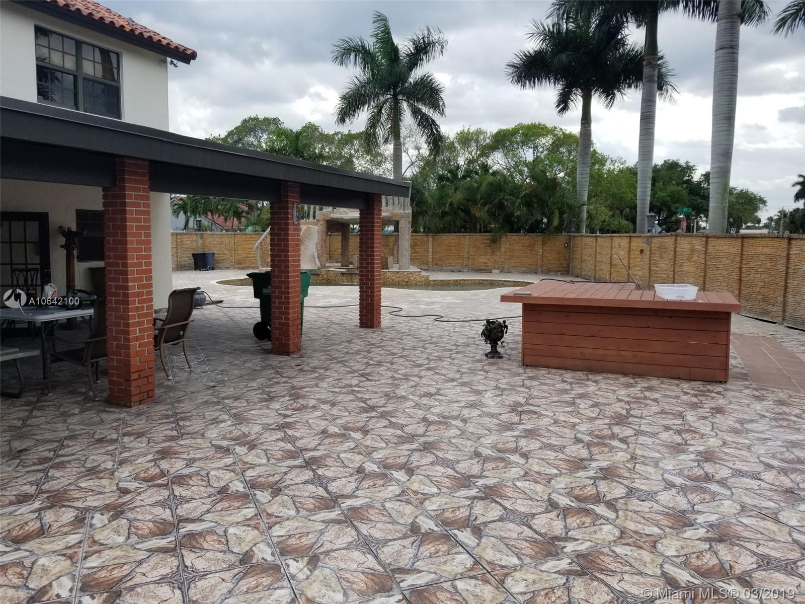 WEST ESPLANADE - Residential