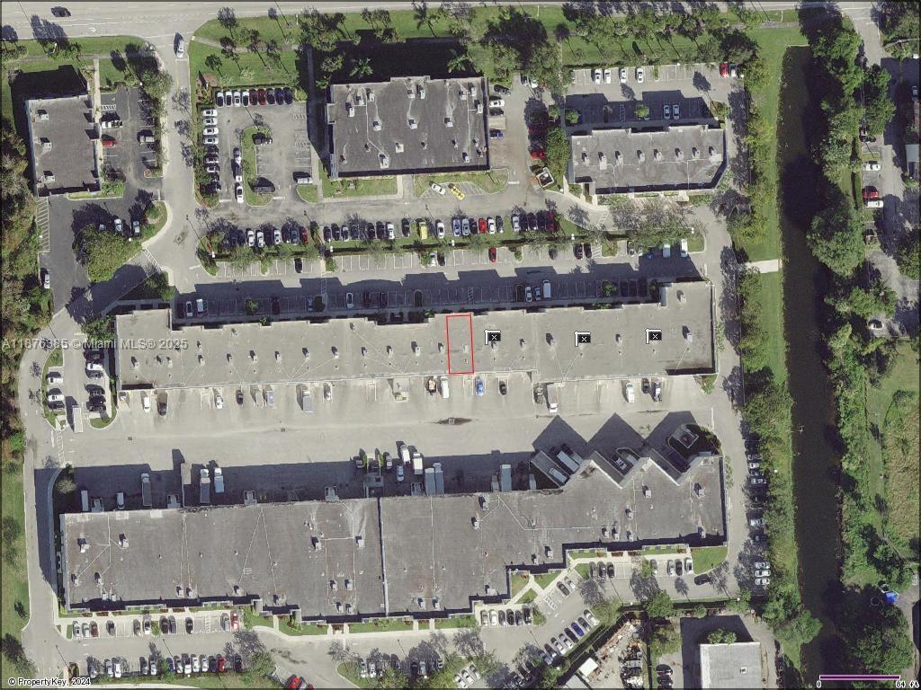 1,580 sf flex warehouse in Sample Commons Business Park. Prime property in a premium location. (W Sample & Powerline Rd). Large rear yard for easy access for large delivery trucks. 100% A/C, high ceiling, 16 ft garage rear door, office is built to suit by the owner. Available now.