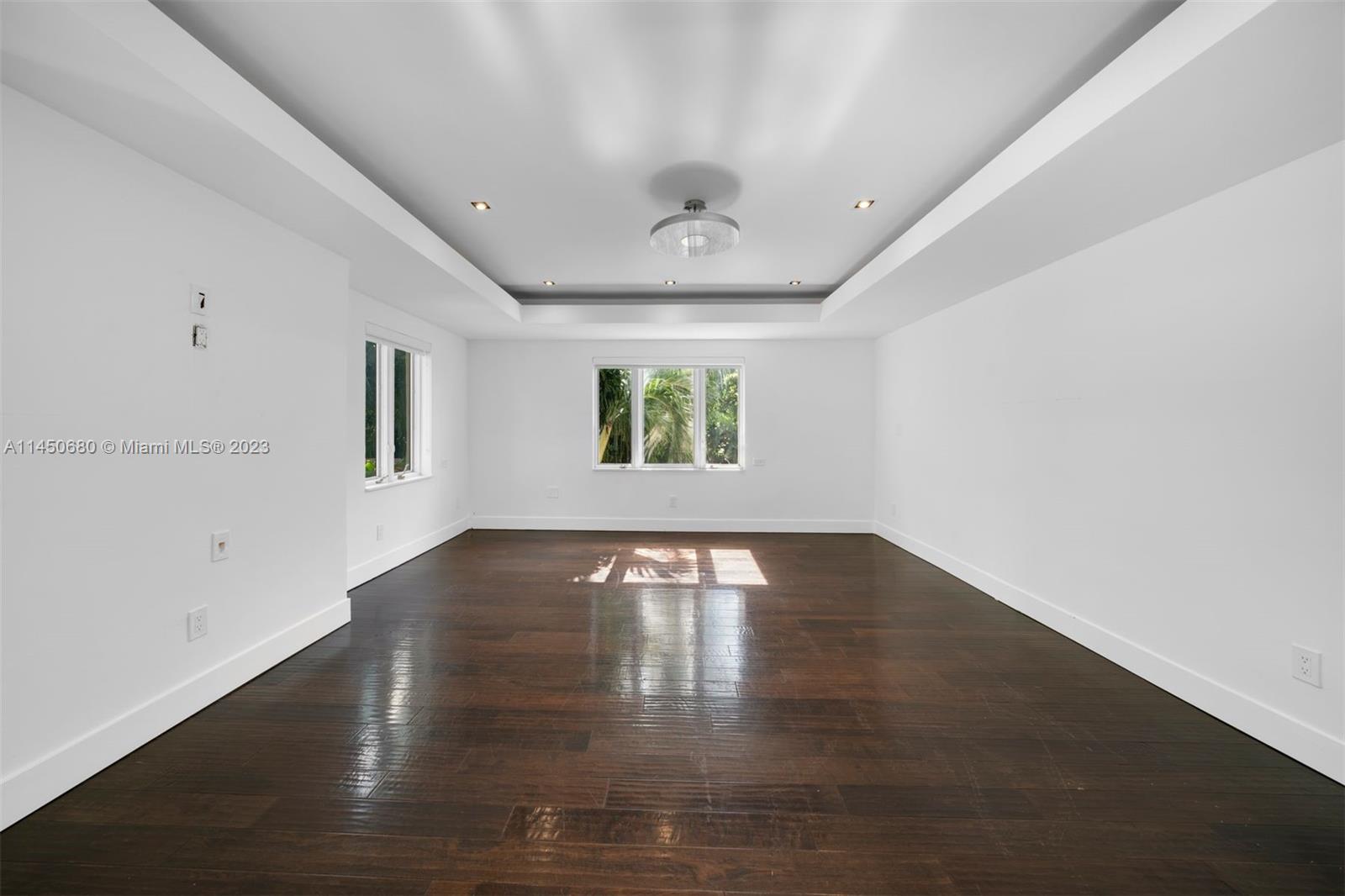 HIBISCUS ISLAND - Land