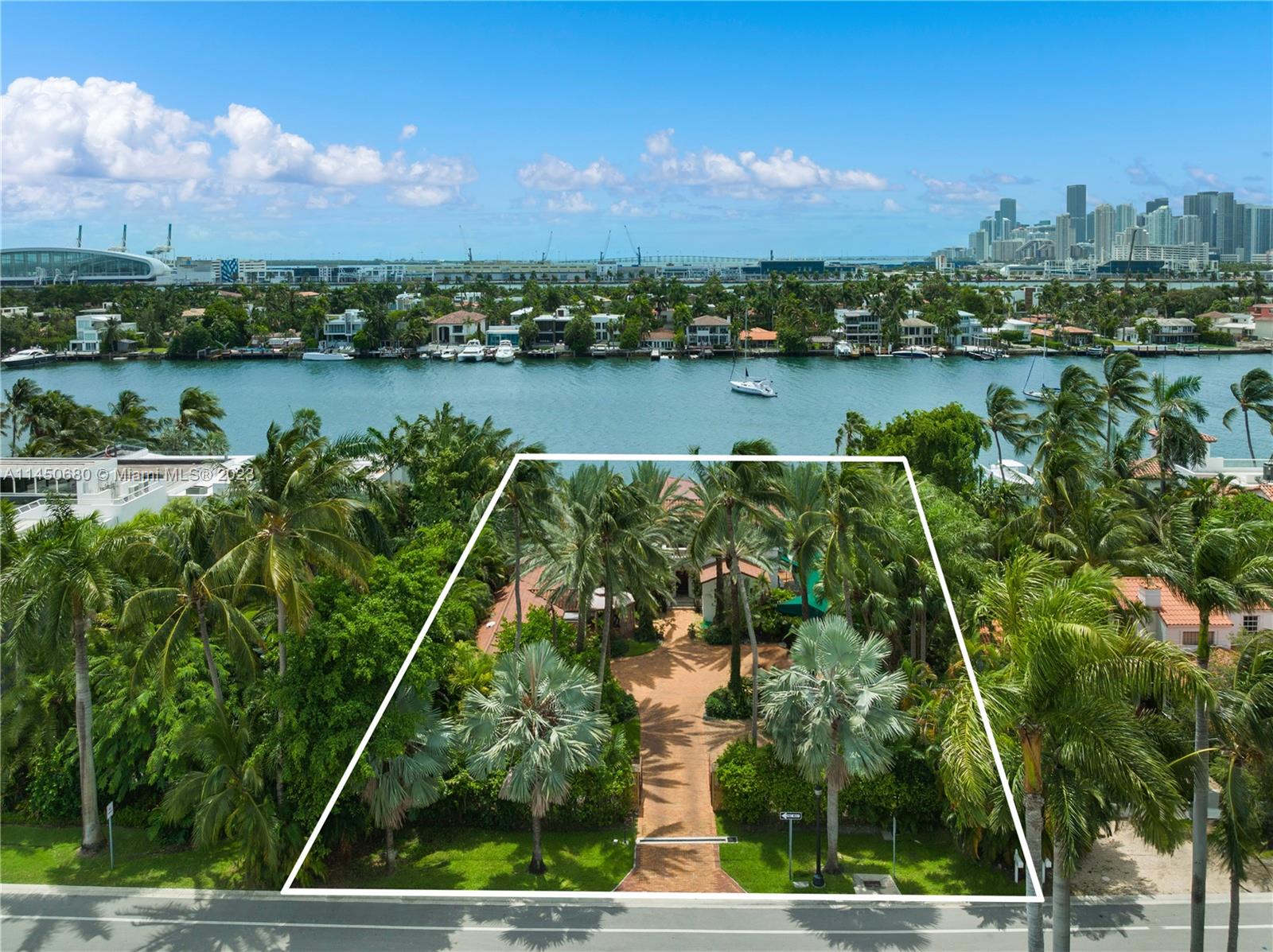 HIBISCUS ISLAND - Land