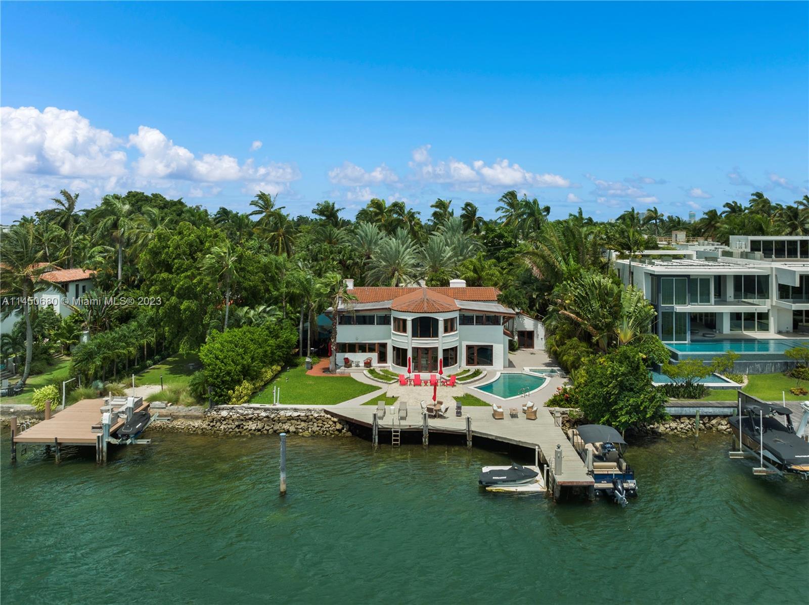 HIBISCUS ISLAND - Land