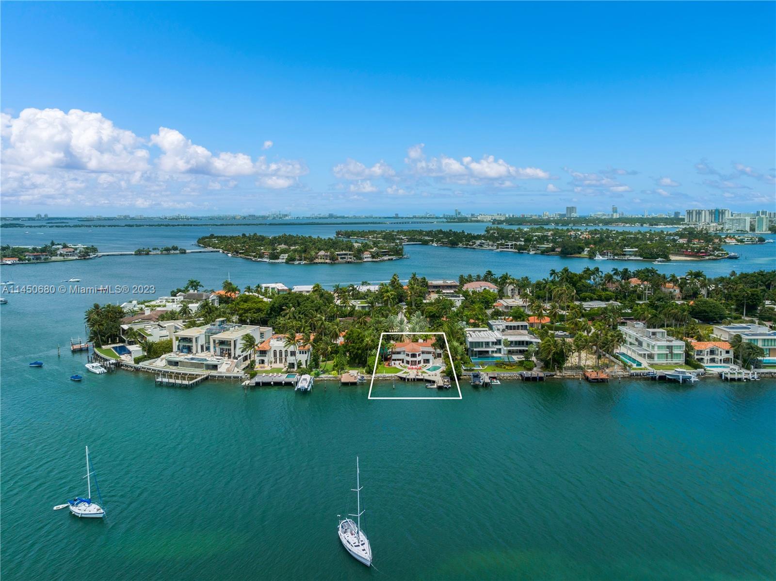 HIBISCUS ISLAND - Land