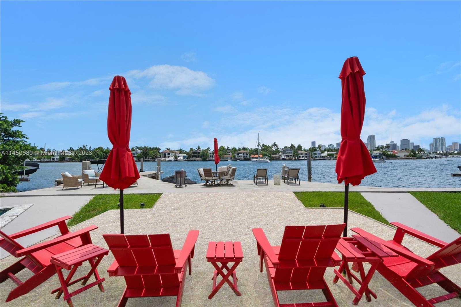 HIBISCUS ISLAND - Land