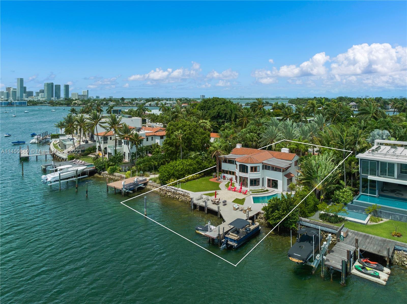 HIBISCUS ISLAND - Land