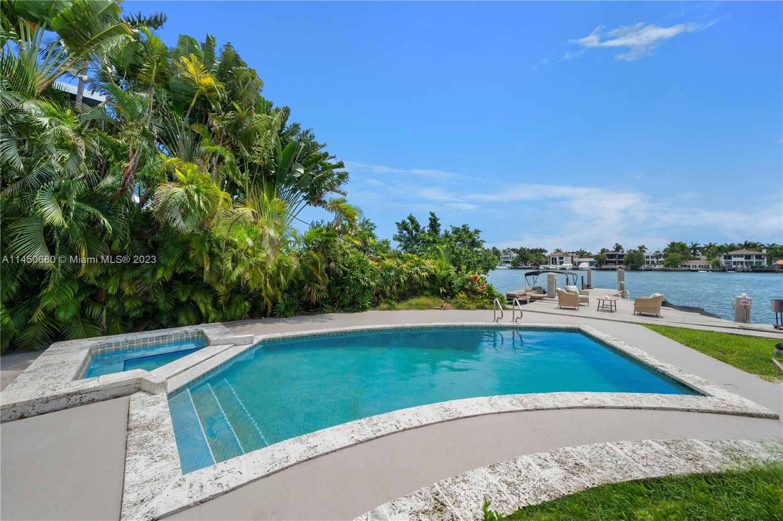 HIBISCUS ISLAND - Land