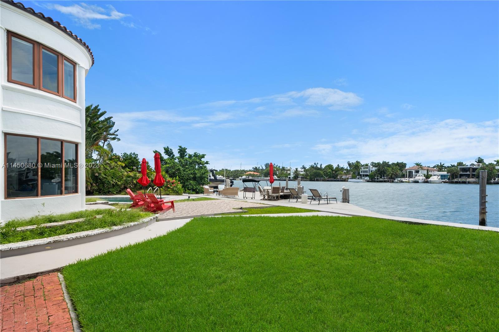 HIBISCUS ISLAND - Land