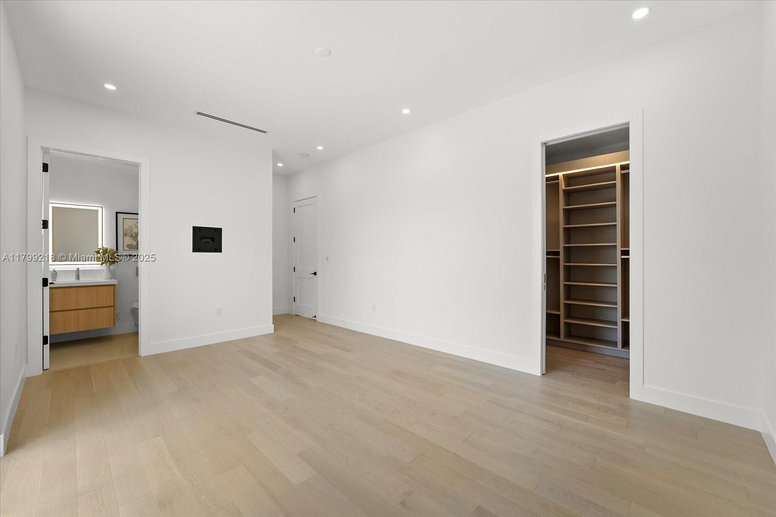 SUNILAND MANOR 1ST ADDN - Residential