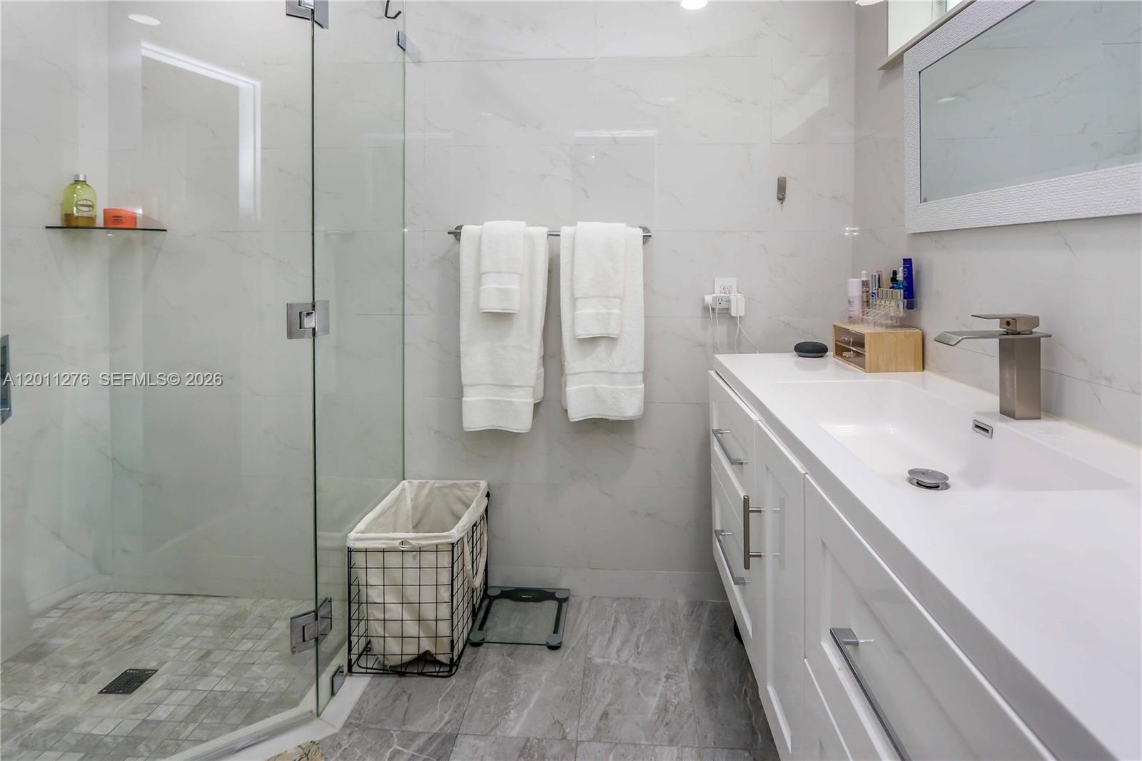 HOLLYWOOD LAKES SECTION - Residential