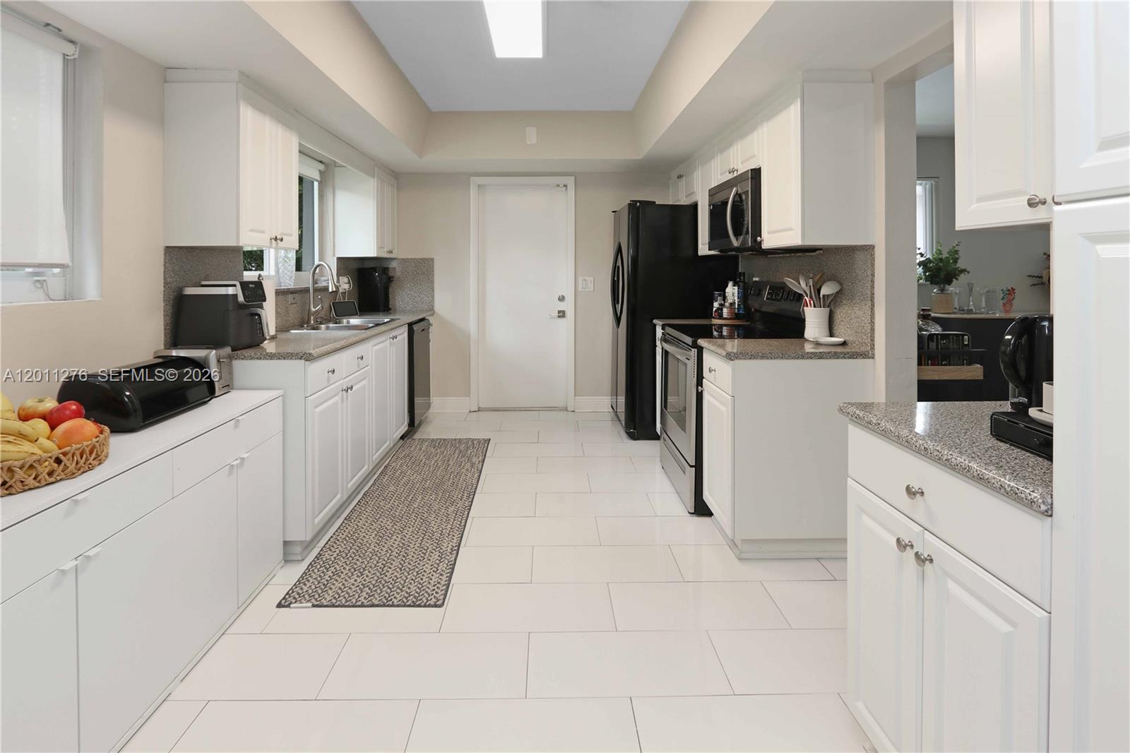 HOLLYWOOD LAKES SECTION - Residential