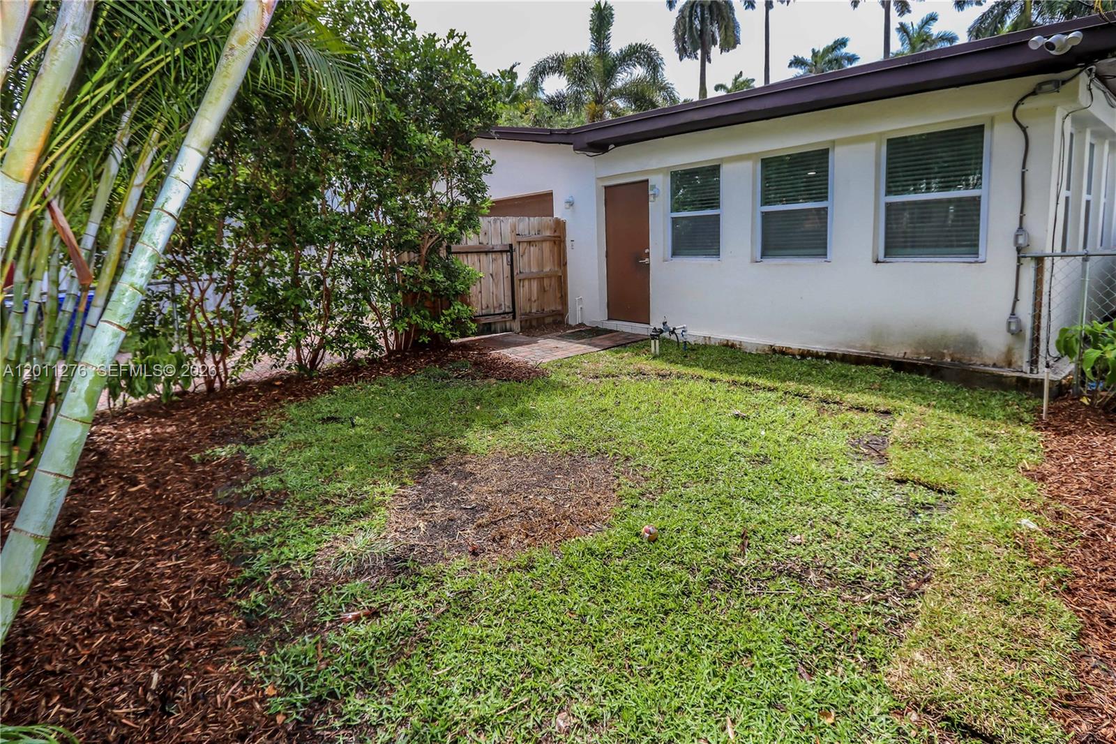 HOLLYWOOD LAKES SECTION - Residential