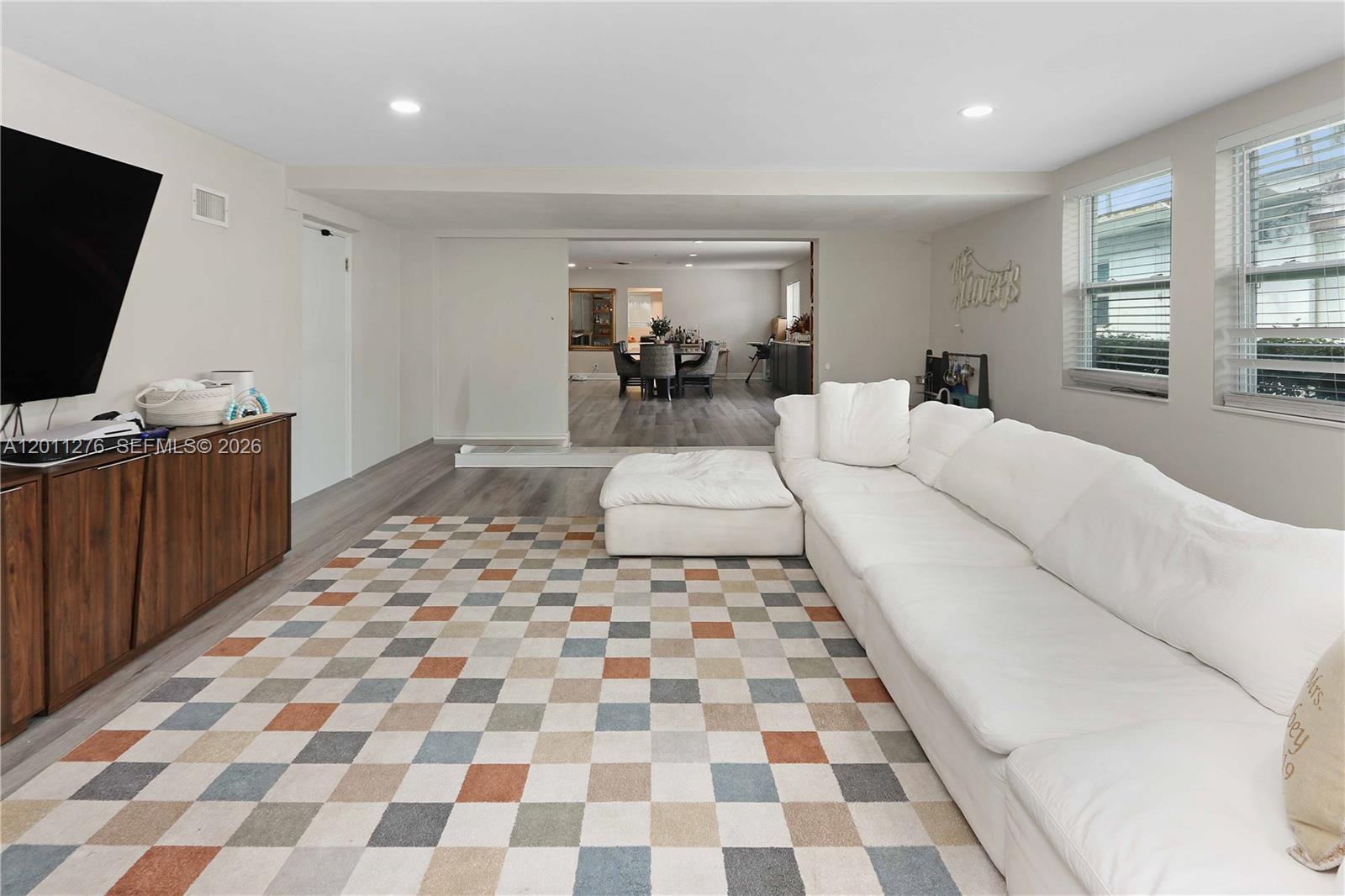 HOLLYWOOD LAKES SECTION - Residential
