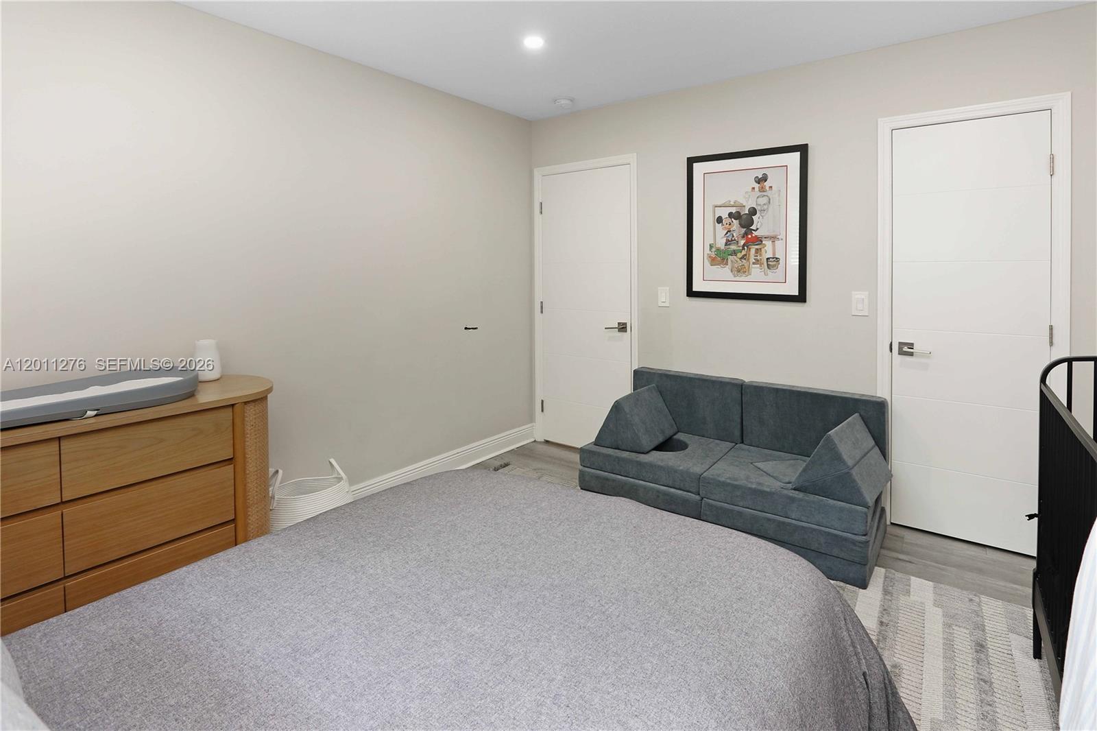 HOLLYWOOD LAKES SECTION - Residential