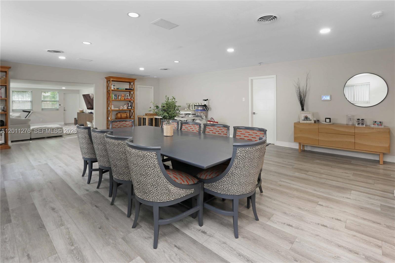HOLLYWOOD LAKES SECTION - Residential