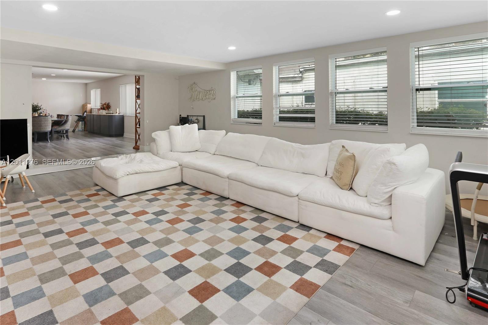 HOLLYWOOD LAKES SECTION - Residential
