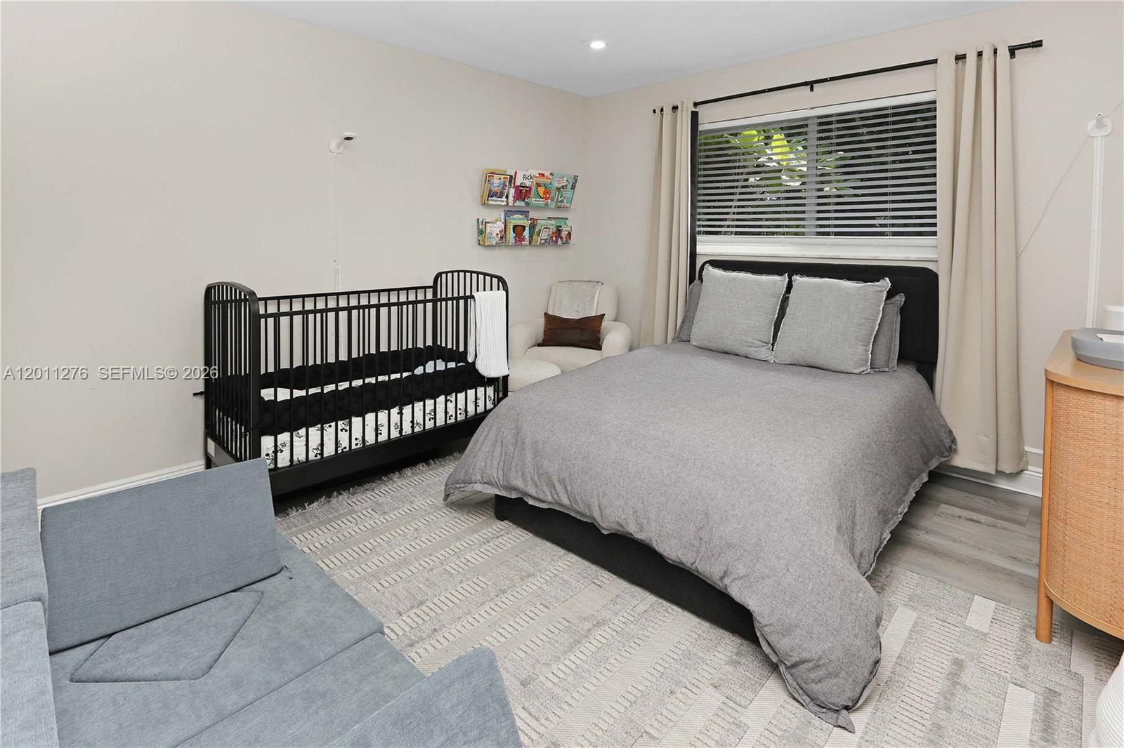 HOLLYWOOD LAKES SECTION - Residential