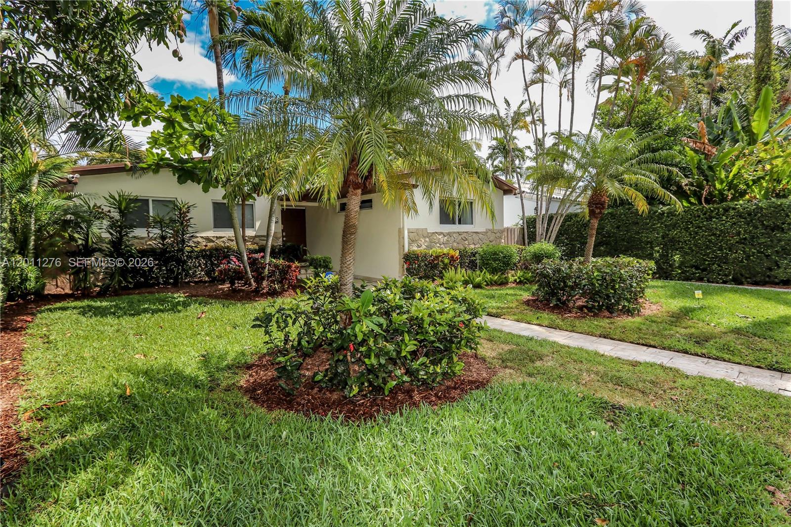 HOLLYWOOD LAKES SECTION - Residential