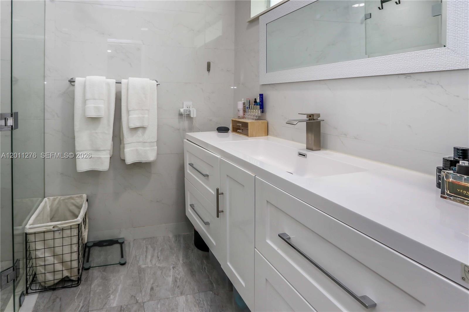 HOLLYWOOD LAKES SECTION - Residential