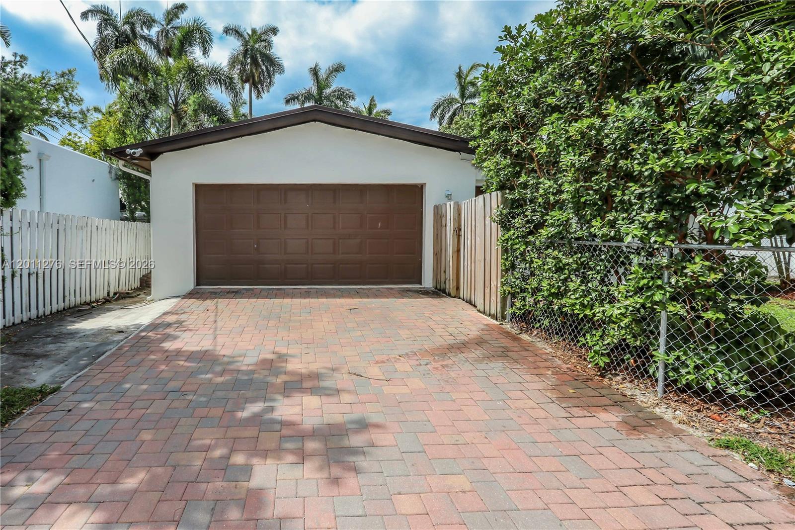 HOLLYWOOD LAKES SECTION - Residential