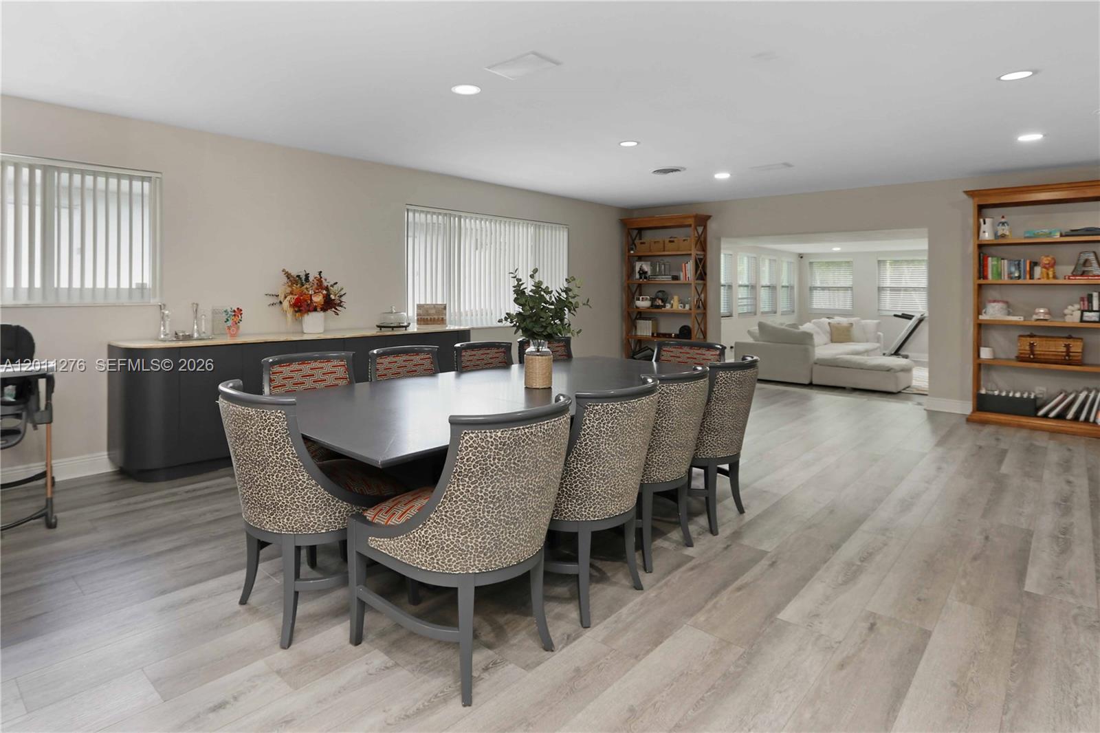 HOLLYWOOD LAKES SECTION - Residential