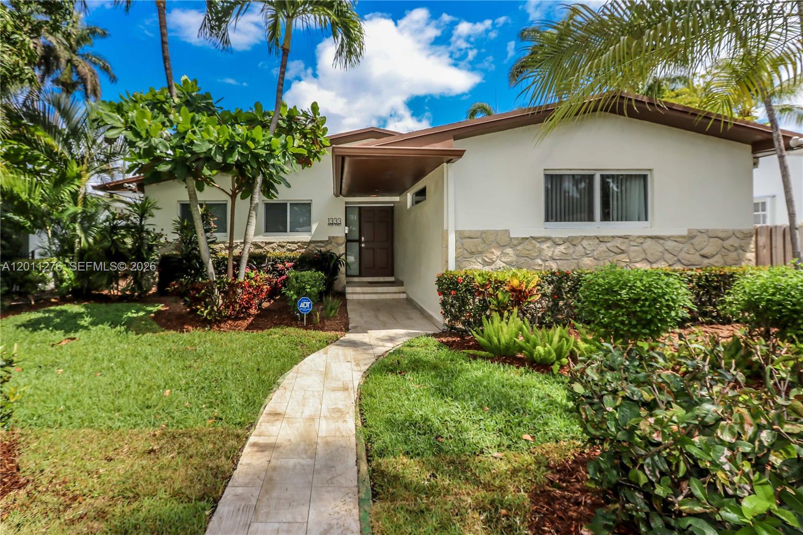 HOLLYWOOD LAKES SECTION - Residential