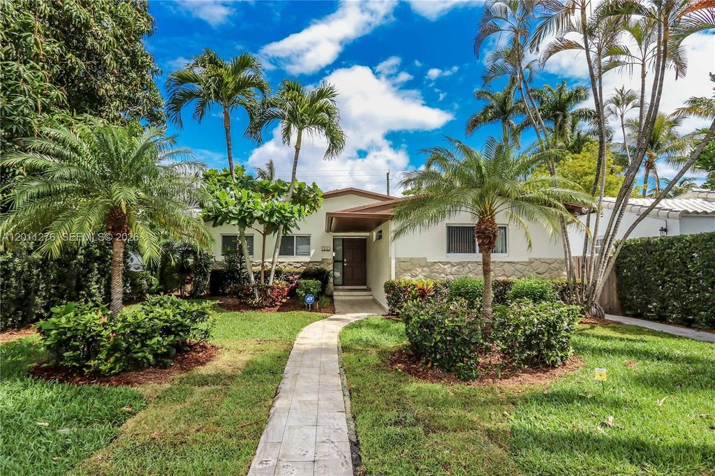 Photo of 1333 Tyler St, Hollywood, FL 33019 (MLS # A12011276)