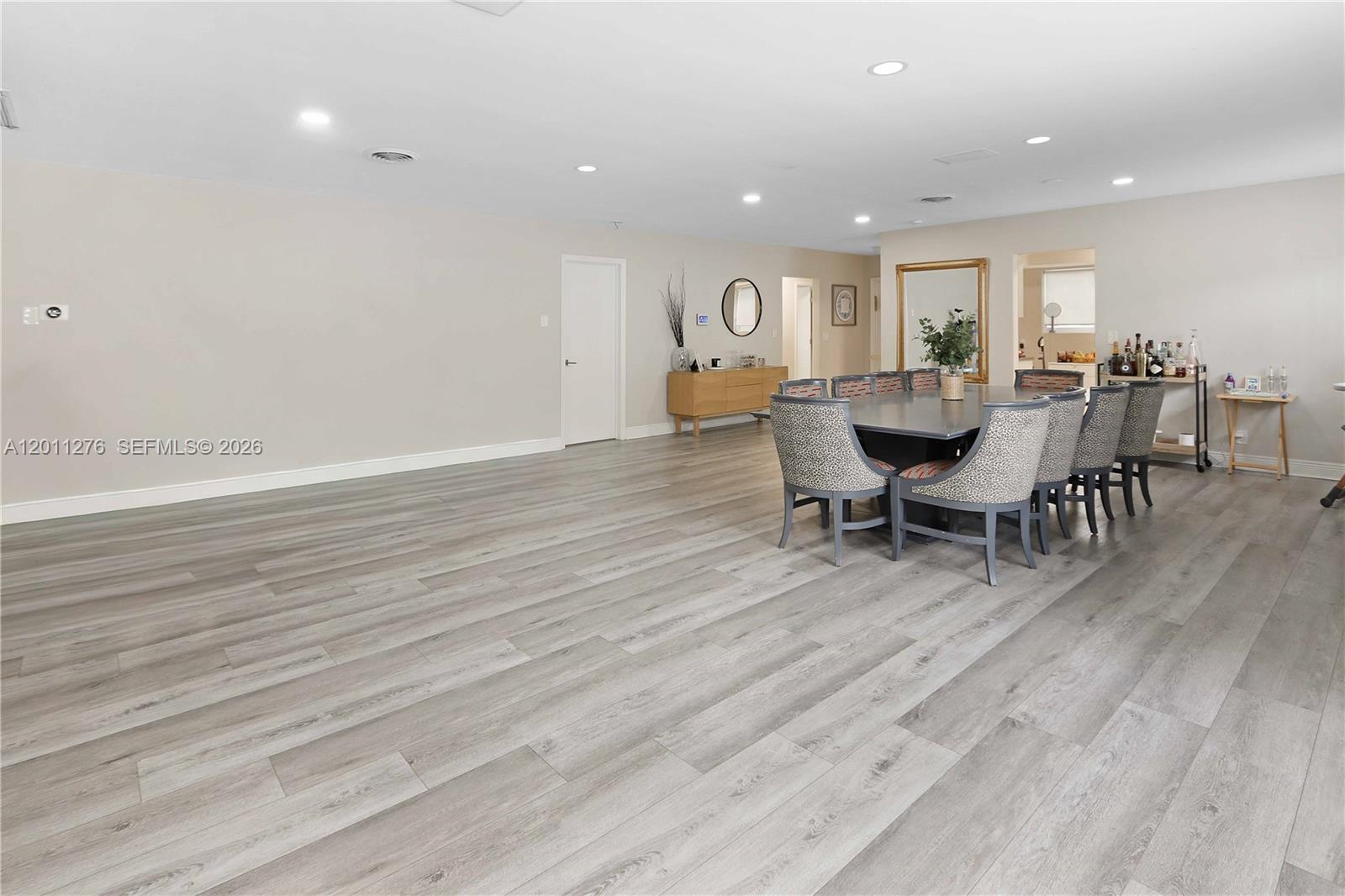 HOLLYWOOD LAKES SECTION - Residential