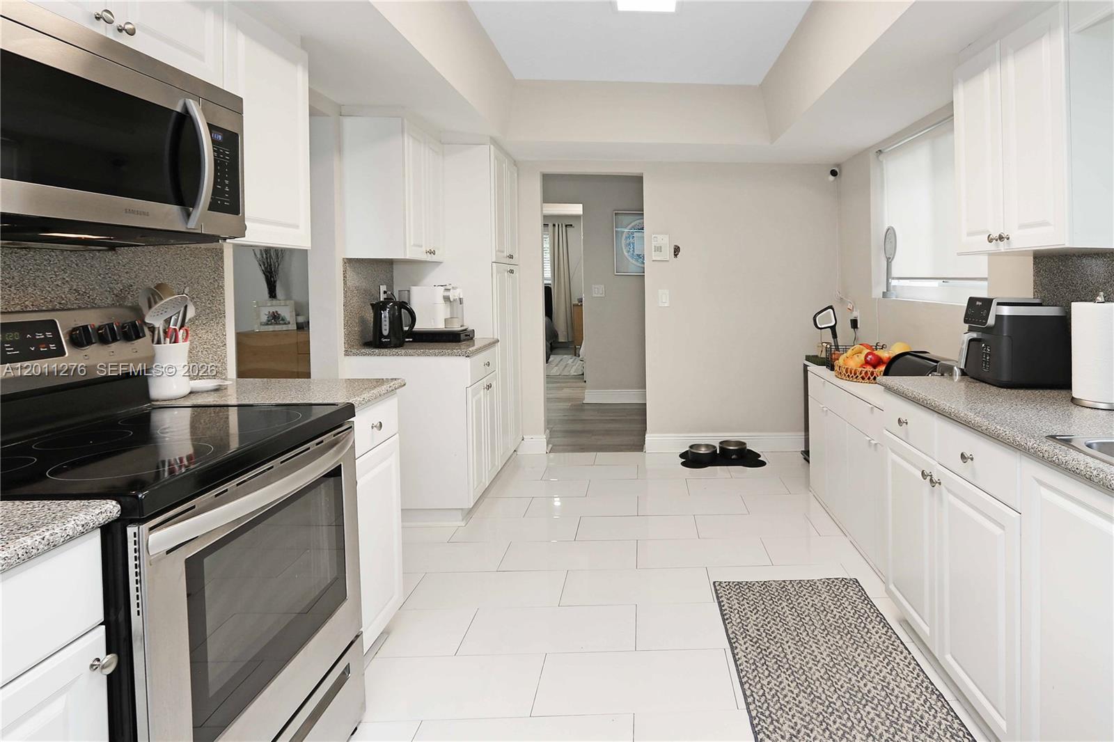 HOLLYWOOD LAKES SECTION - Residential