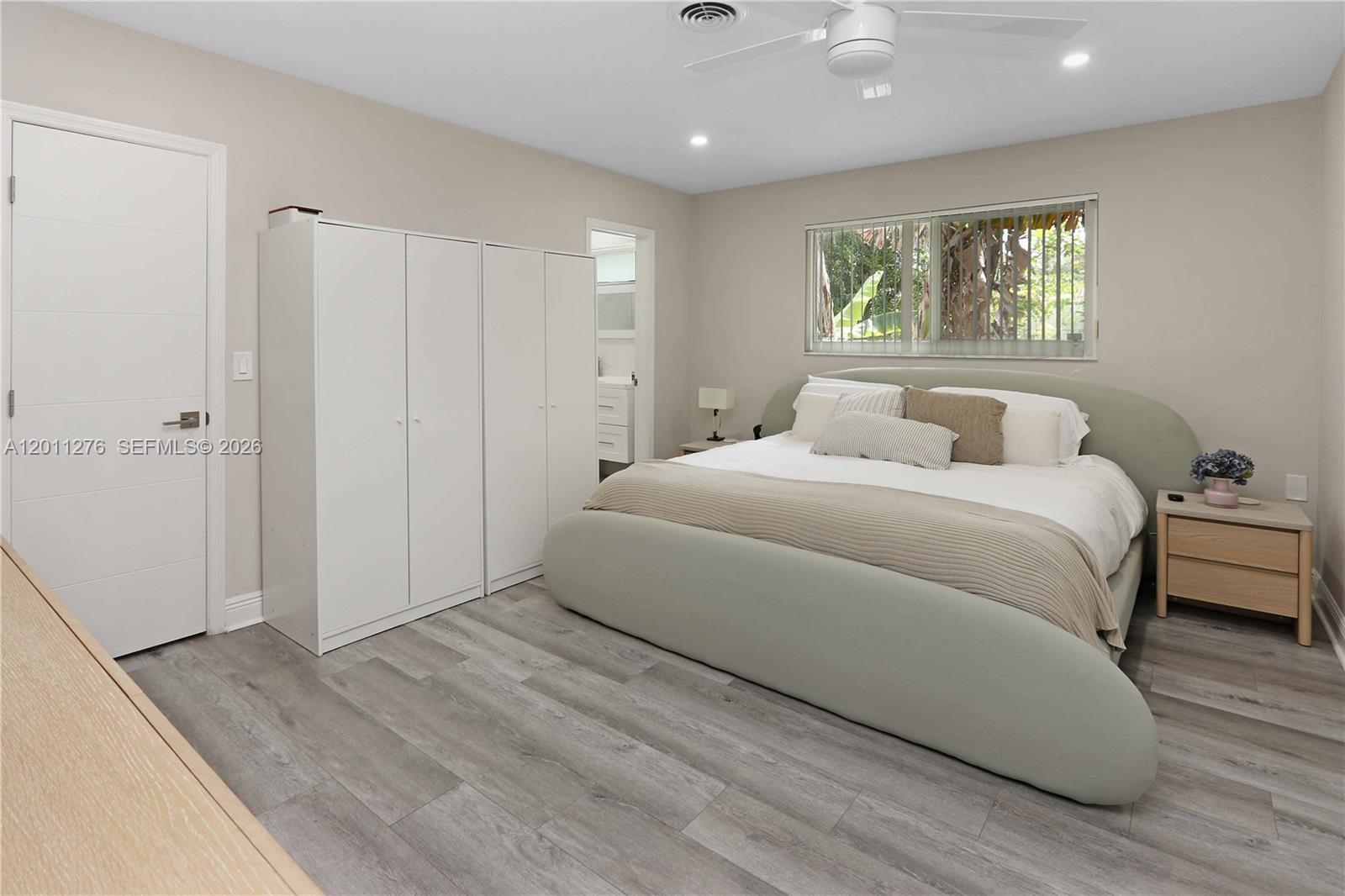 HOLLYWOOD LAKES SECTION - Residential