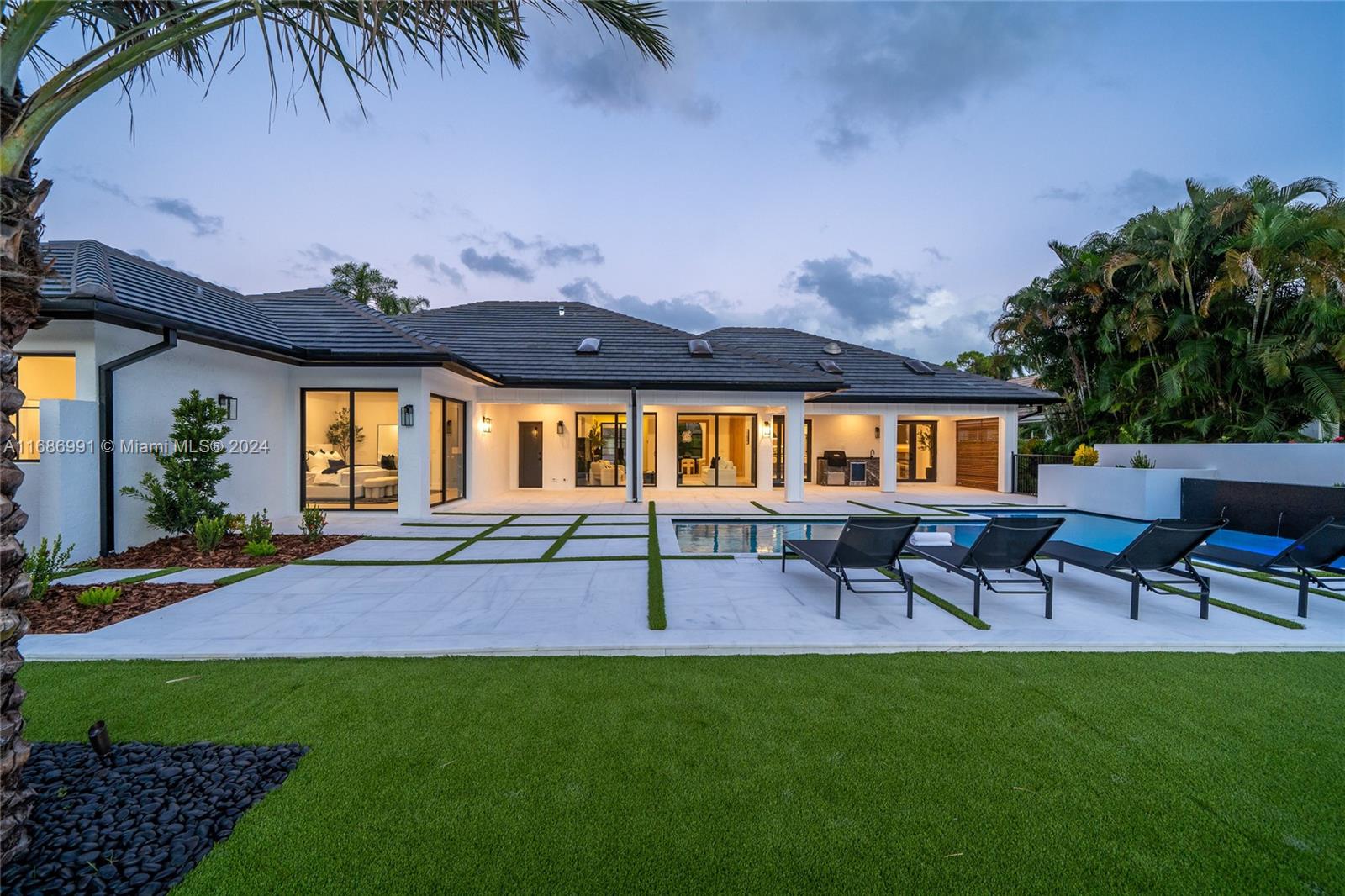 BREAKERS WEST 5 - Residential