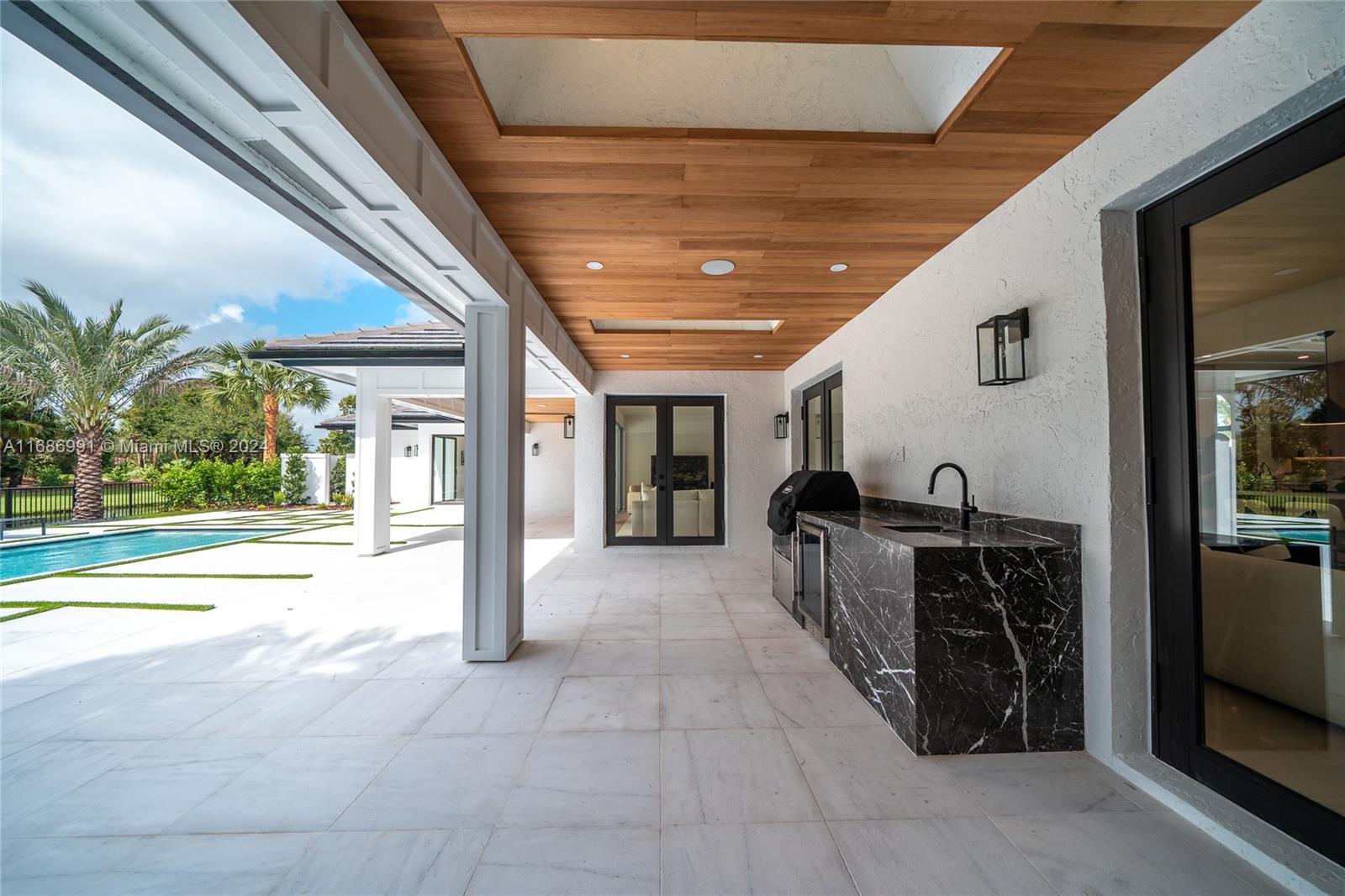 BREAKERS WEST 5 - Residential