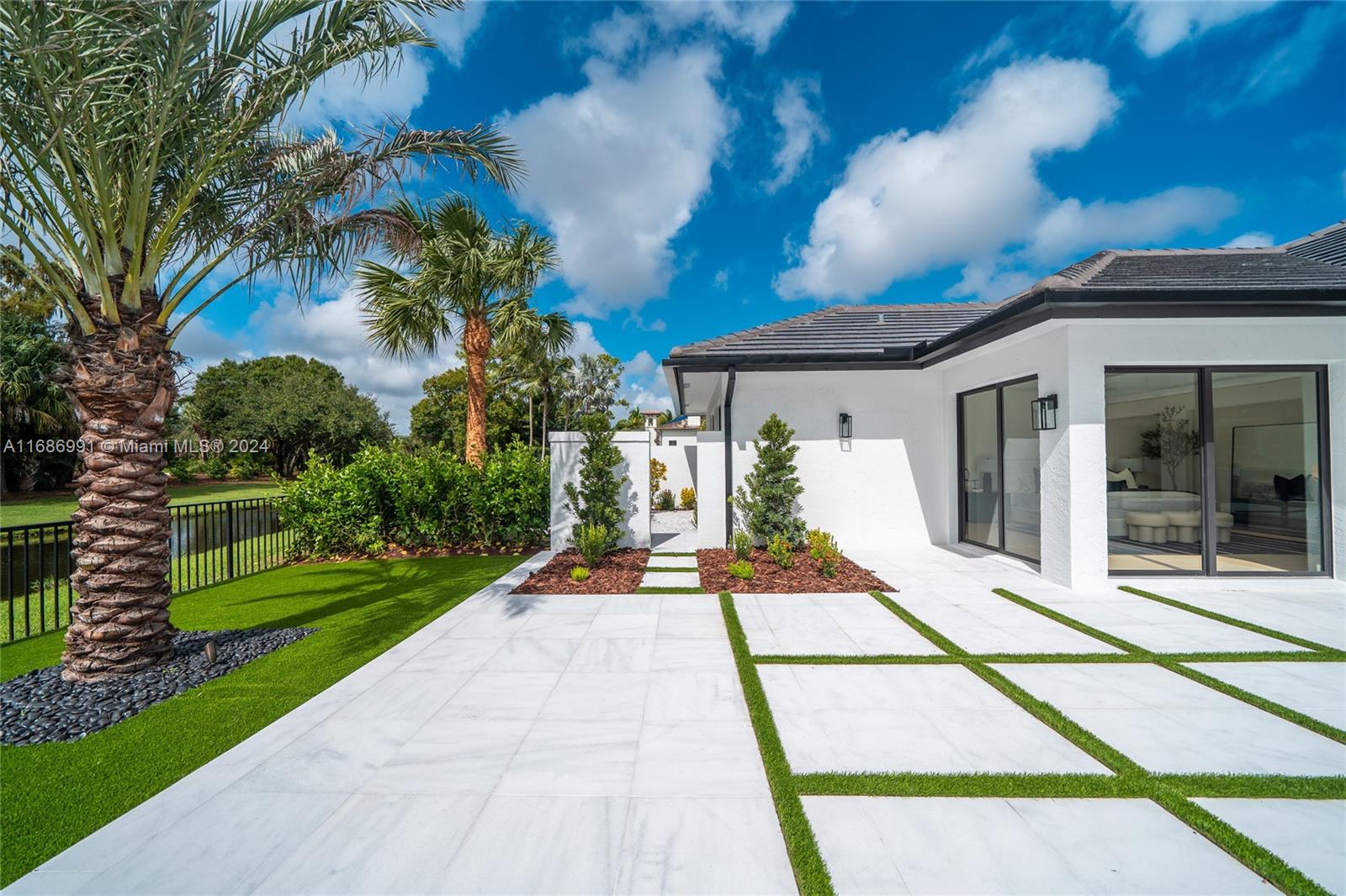 BREAKERS WEST 5 - Residential