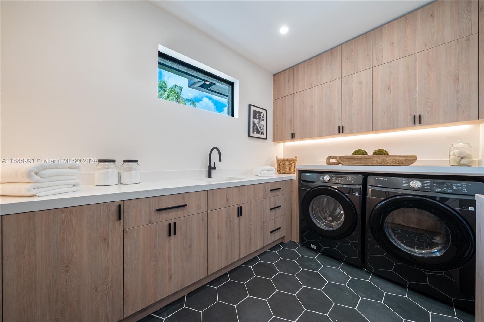 BREAKERS WEST 5 - Residential