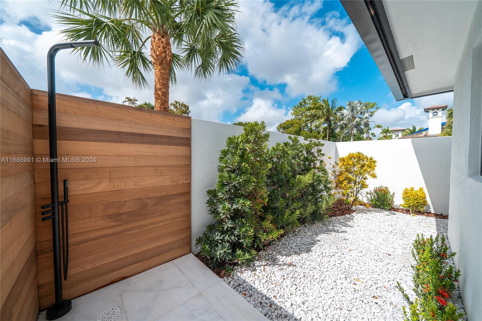 BREAKERS WEST 5 - Residential